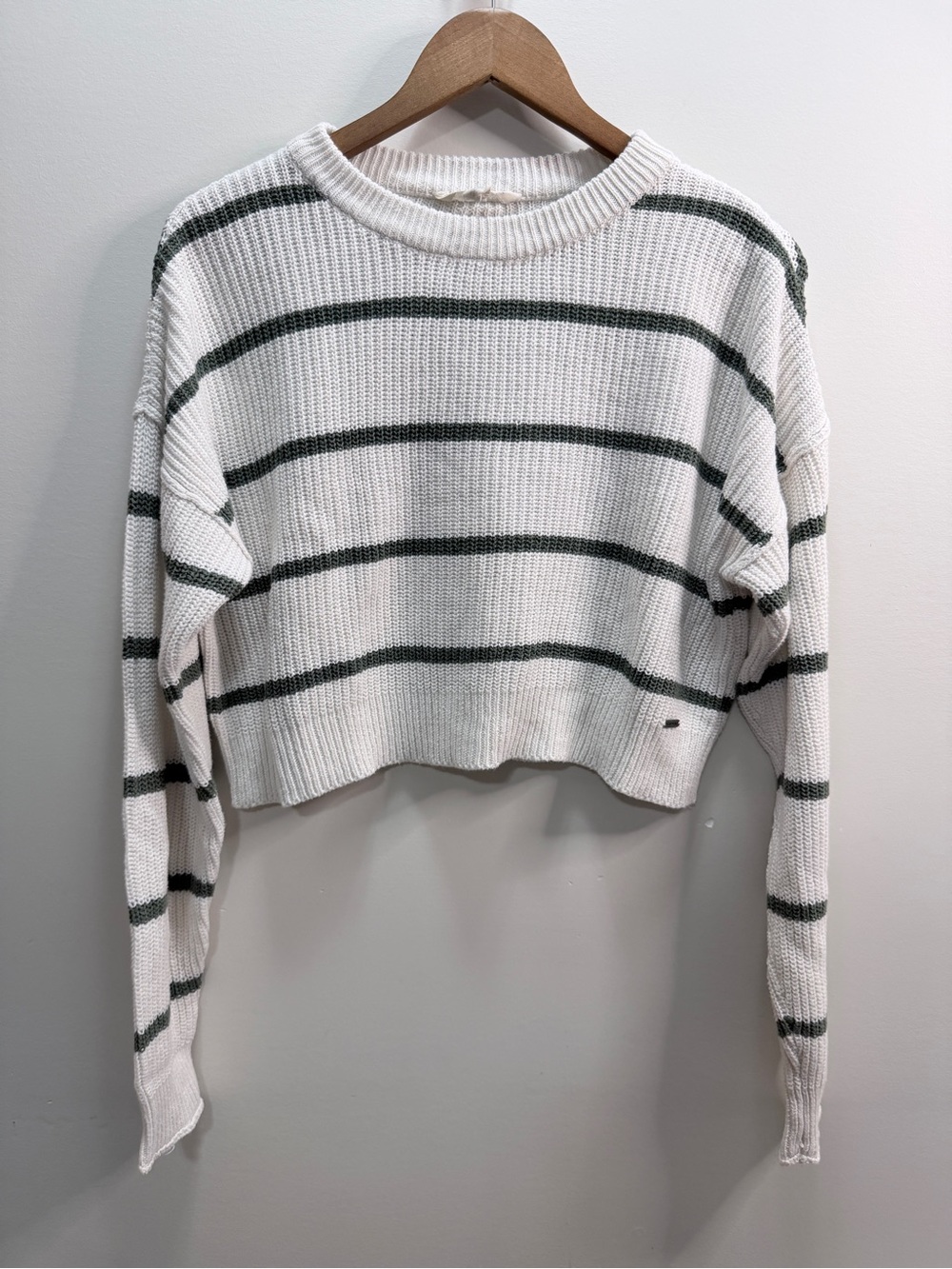 Aeropostale White Cropped Knit Sweater with Dark Green Stripes Size Large